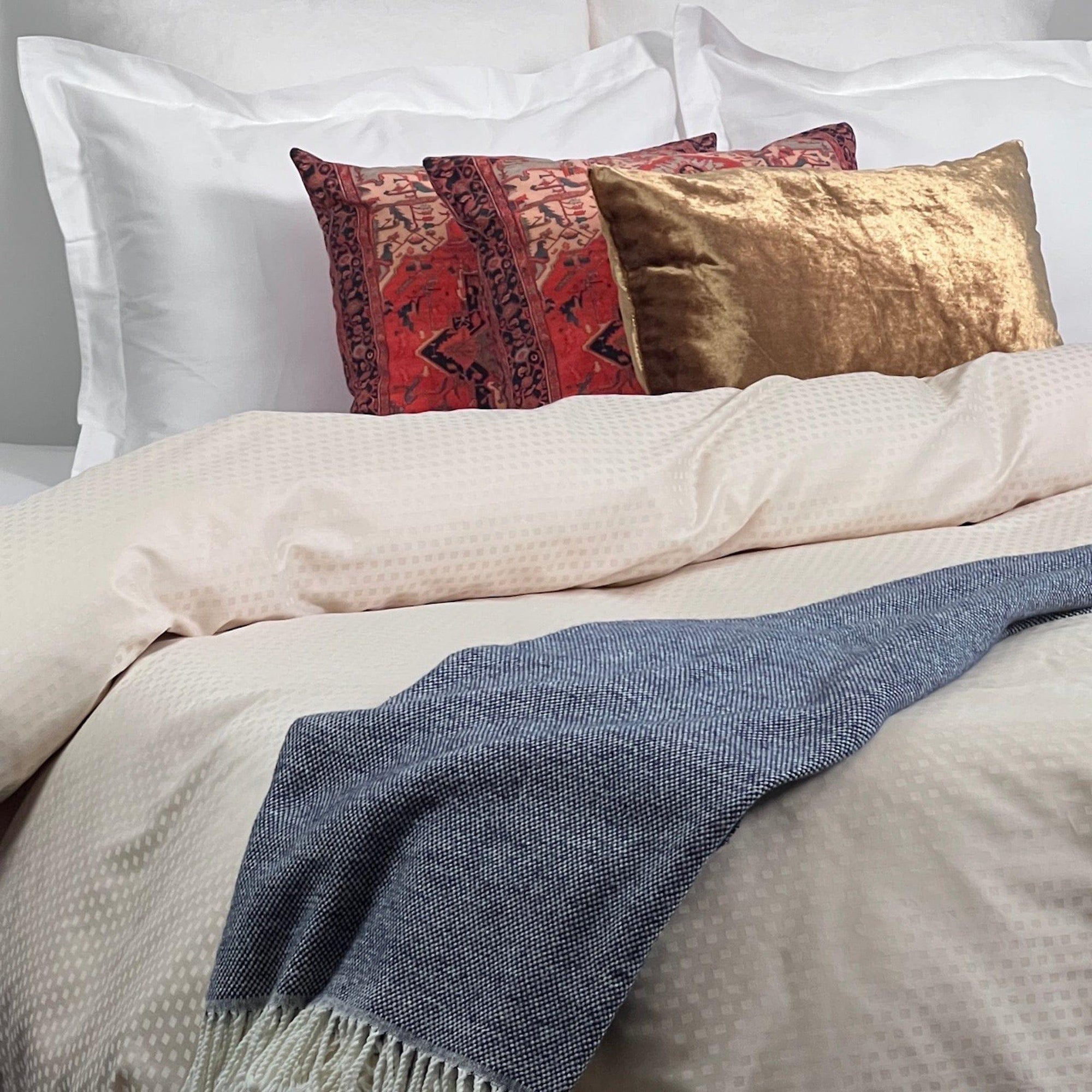 Elevate your bedding with Beddley's  classic pearl dobby beige duvet cover featuring an innovative three-sided zipper.