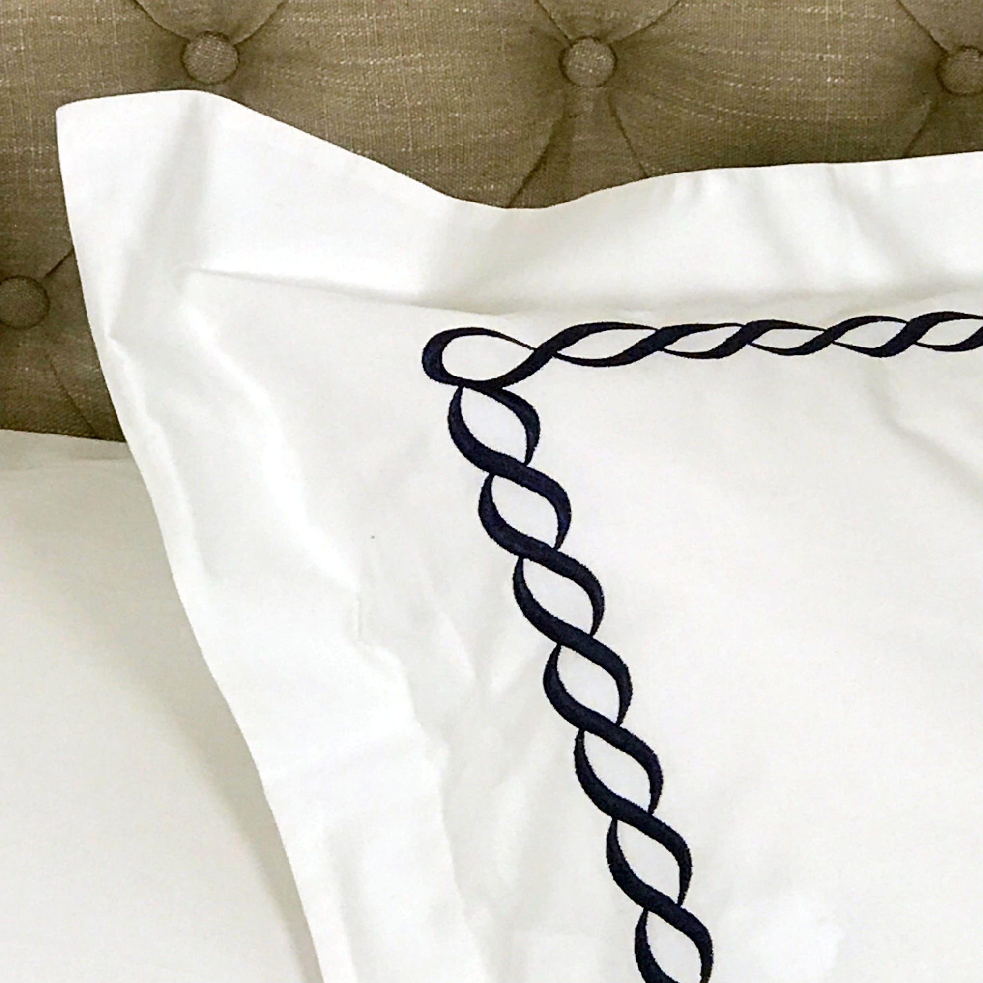 Marquis Chain Embroidery Duvet Cover 3-sided Zipper Opening Cover 